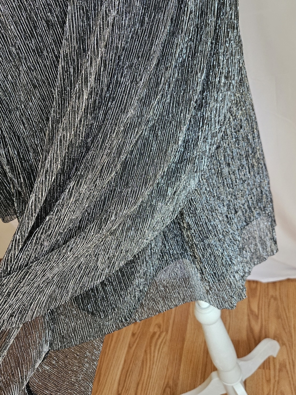 Serra Metallic Silver Plisse Long Sleeve Wrap Dress NWT Size Small - Picture 8 of 16